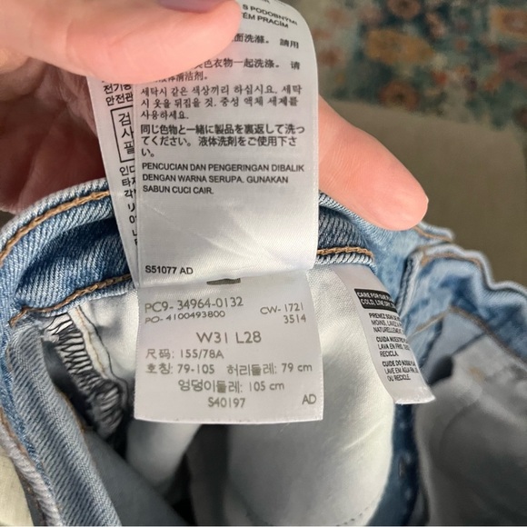 Levi's Jeans Women's 31 Wedgie Straight Knee Hole Light Wash Button Fly - Picture 8 of 8